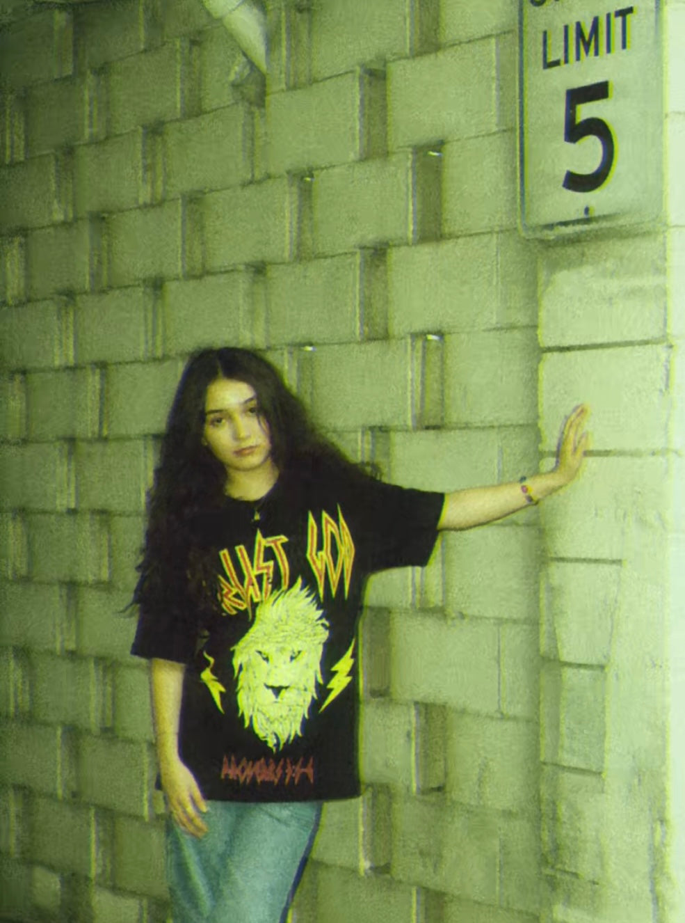 TRUST GOD LION TEE
