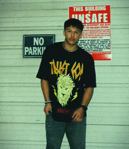 TRUST GOD LION TEE